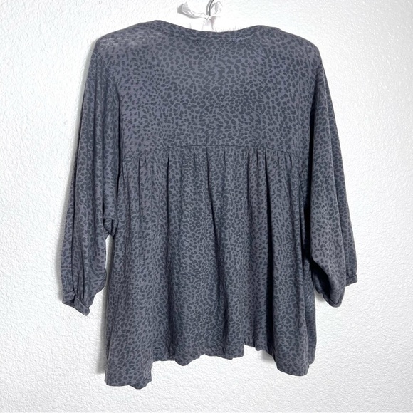 Sundry Leopard Print Pima Cotton Top Size Small Comfy Relaxed Fit Classic Preppy - Picture 4 of 8